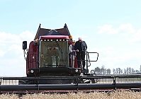 NEW HARVESTER PALESSE GS16 WAS SHOWN TO THE PRESIDENT OF BELARUS