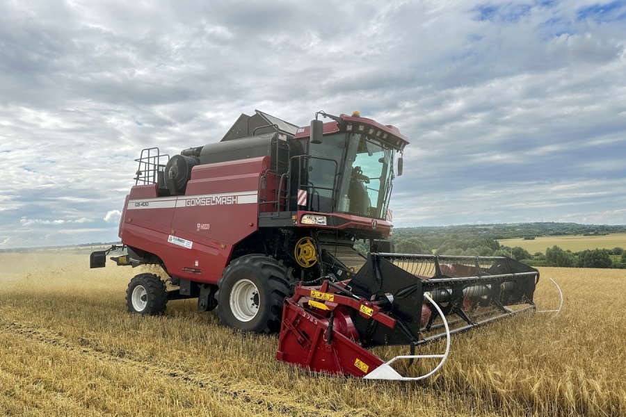 Grain harvesting combine GS400