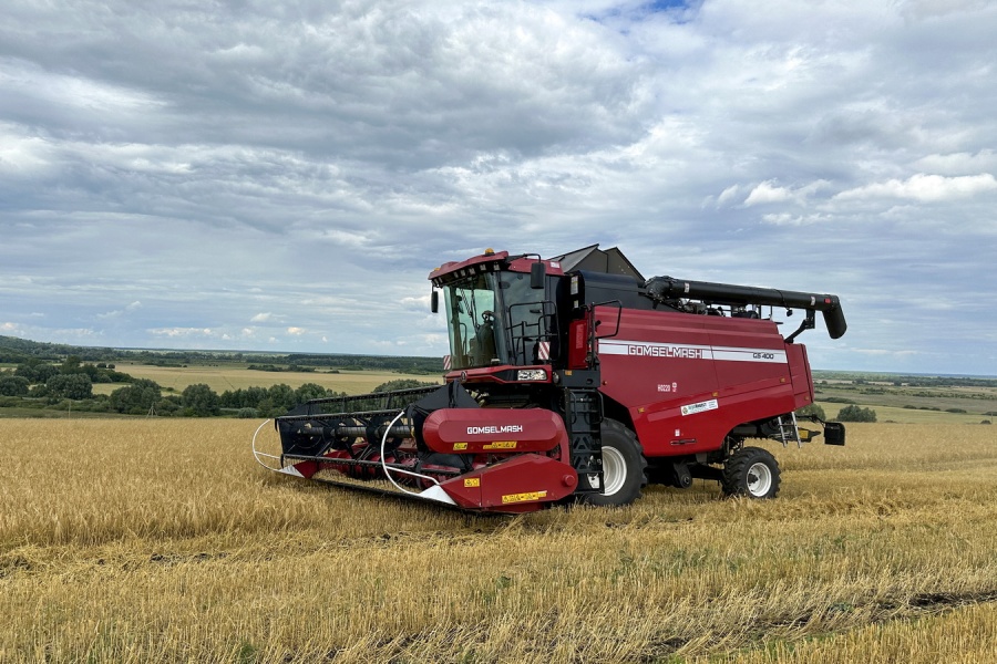 Grain harvesting combine GS400