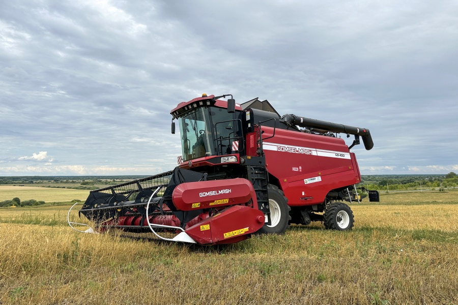 Grain harvesting combine GS400
